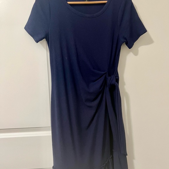 A Pea in the Pod Dresses & Skirts - A Pea in the Pod Maternity dress size small in navy blue color.